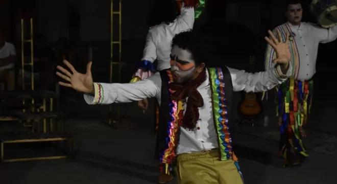 Espetáculo "O Boi Santo" na programação do Festival Louco em Cena.