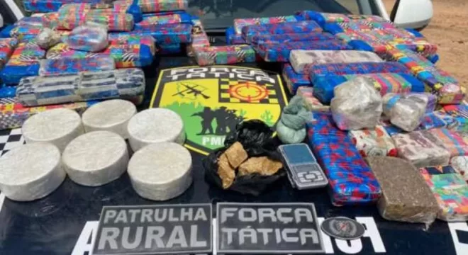 42kg de drogas foram apreendidos enterrados em tambor na zona rural de Sobral.