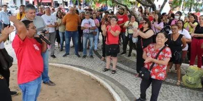 Mesmo cedidos, os servidores continuam recebendo os salários integrais de seus cargos de origem na prefeitura.