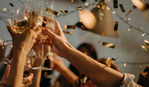 Brinde no Réveillon.