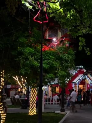 Praça Padre Cícero atrai visitantes durante o período natalino em Juazeiro do Norte