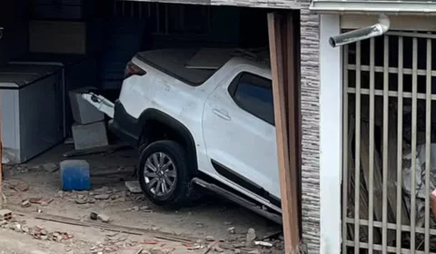 O suspeito de atropelar as duas jovens se apresentou espontaneamente à delegacia nesta terça-feira (9).