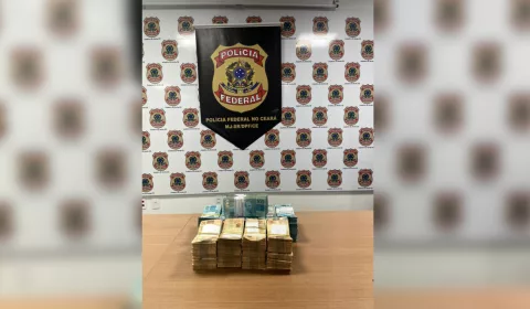 Polícia Federal apreendeu cerca de R$ 400 mil em espécie e prendeu dois suspeitos por lavagem de dinheiro em Iguatu.