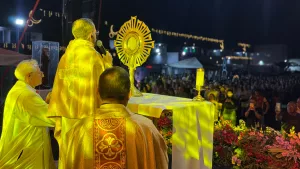 Missa em alusão aos aniversários dos hospitais Santo Antônio e do Coração reúne cerca de 2 mil pessoas em Barbalha.