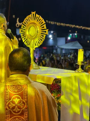 Missa em alusão aos aniversários dos hospitais Santo Antônio e do Coração reúne cerca de 2 mil pessoas em Barbalha.