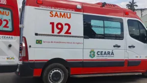 Ambulância do SAMU socorre homem que teve corpo incendiado pelo próprio irmão no Carto.