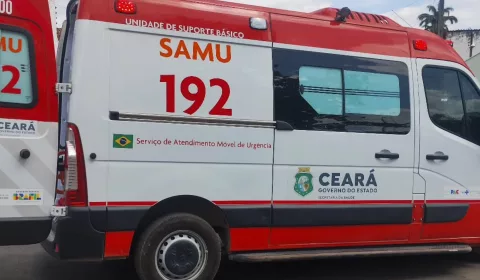 Ambulância do SAMU socorre homem que teve corpo incendiado pelo próprio irmão no Carto.