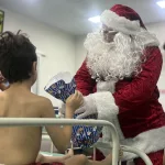 Fapai Noel visita pacientes da Fundação Otília Correia Saraiva