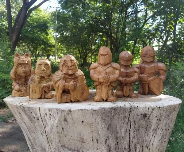 Oficina de escultura em madeira em Juazeiro do Norte.