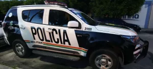 Carro da Polícia Militar e SAMU socorreram a adolescente que teria sido sequestrada.