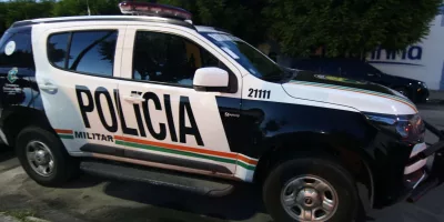 Carro da Polícia Militar e SAMU socorreram a adolescente que teria sido sequestrada.