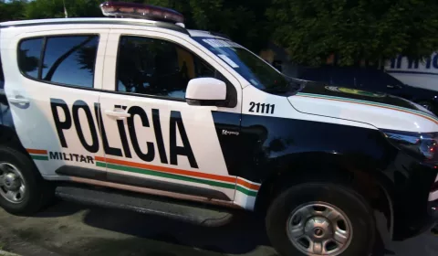 Carro da Polícia Militar e SAMU socorreram a adolescente que teria sido sequestrada.