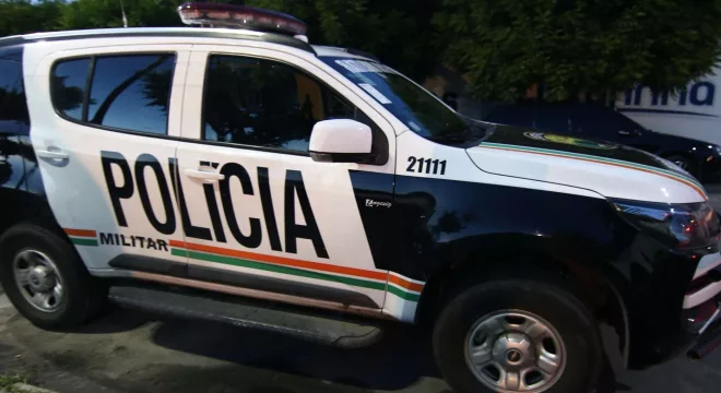 Carro da Polícia Militar e SAMU socorreram a adolescente que teria sido sequestrada.