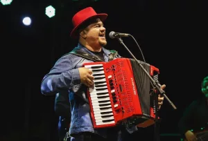 Fábio Carneiriinho compõe a agenda cultural do Portal Miseria