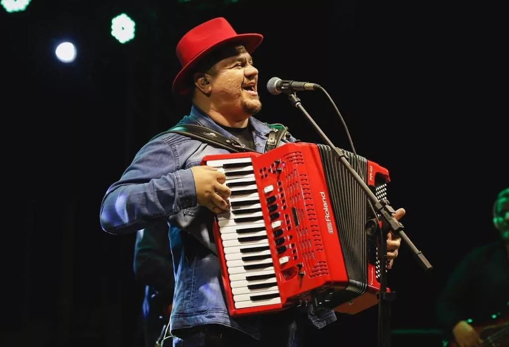 Fábio Carneiriinho compõe a agenda cultural do Portal Miseria