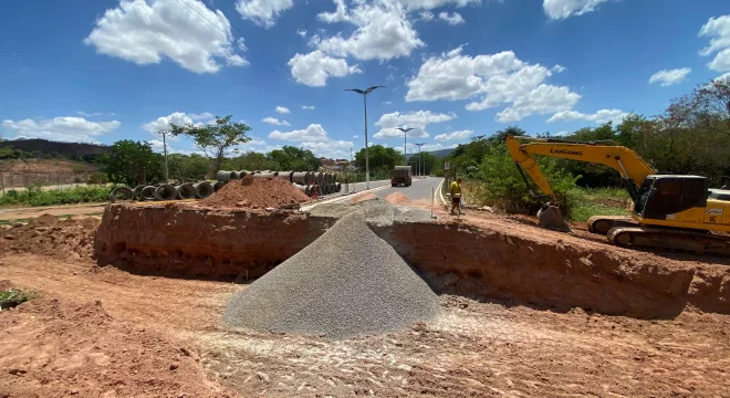 Trecho da Rua Major José Gonçalves é interditado para obra no Crato