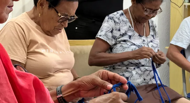 O grupo é composto majoritariamente por mulheres da terceira idade.