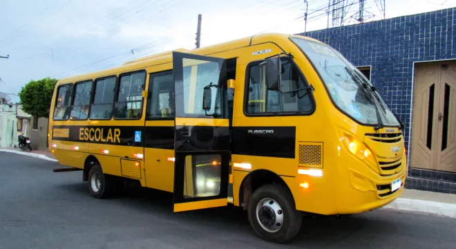 Cinco novos veículos para a Educação de Altaneira.