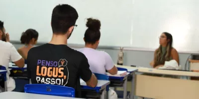 Alunos do Logus UFCA durante aula.