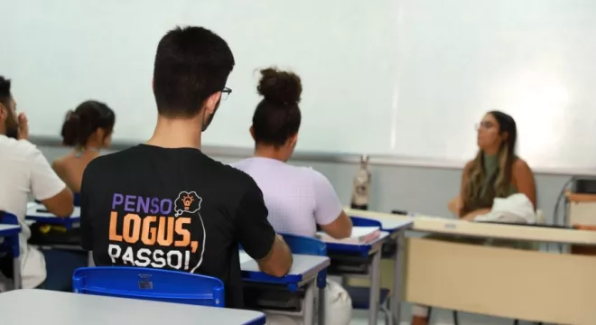 Alunos do Logus UFCA durante aula.