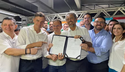 Elmano de Freitas assina o Programa VaiVem no Cariri.