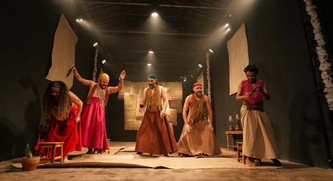 Espetáculo da 10ª Mostra de Teatro Repertórios em Casa, no Crato.