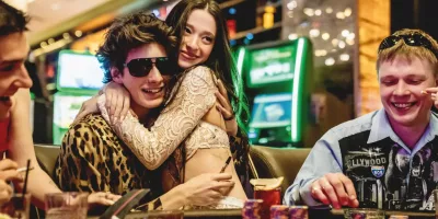 Longa-metragem, Anora, lançado em 2024 e vencedor da categoria Melhor Filme do Oscar 2025