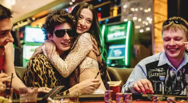 Longa-metragem, Anora, lançado em 2024 e vencedor da categoria Melhor Filme do Oscar 2025