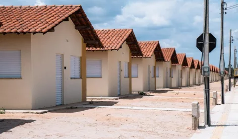Entrega de casas em Missão Velha