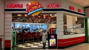O empreendimento está instalado na praça de alimentação do Cariri Shopping, em Juazeiro do Norte | Foto: Johnny Rockets/ Divulgação