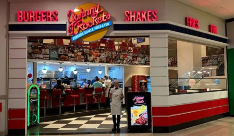 O empreendimento está instalado na praça de alimentação do Cariri Shopping, em Juazeiro do Norte | Foto: Johnny Rockets/ Divulgação