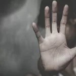 Um homem foi preso em flagrante após agredir companheira com uma pá, na cidade de Barbalha.