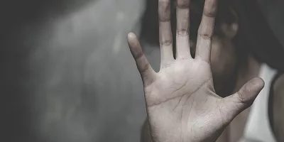 Um homem foi preso em flagrante após agredir companheira com uma pá, na cidade de Barbalha.