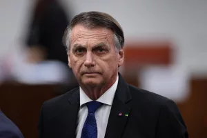Redução da pena de Jair Bolsonaro.