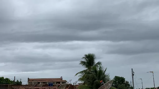 Possibilidade de chuvas isoladas no Cariri.