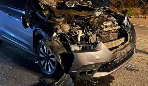 Carro do Padre Jardel de Várzea Alegre completamente destruído.