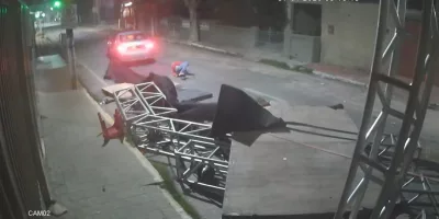 o condutor chegou a parar o veículo, mas em seguida fugiu do local sem prestar socorro