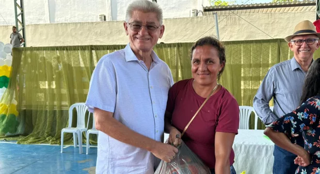 Entrega de cestas básicas em Jardim.