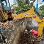 Limpeza urbana realizada na Baixa do Rubão, em Juazeiro do Norte.