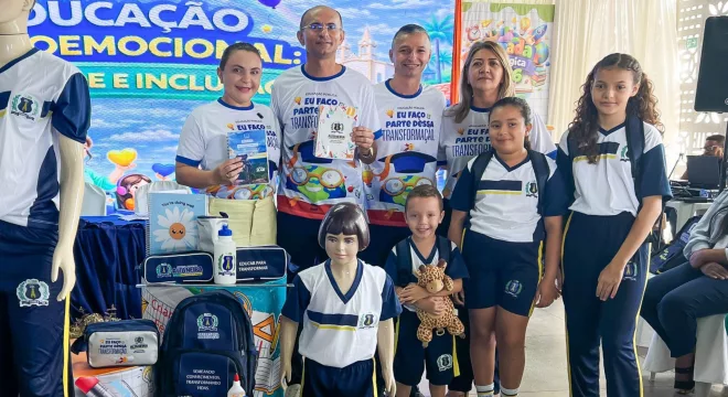 Prefeita de Altaneira anuncia distribuição de kits escolares.