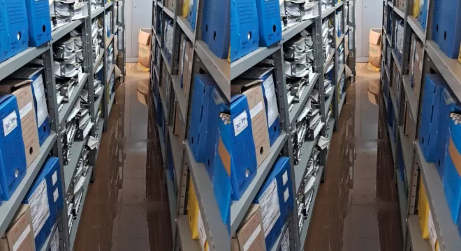 Sala da Divisão de Arquivos da Universidade Federal do Cariri (UFCA), no campus Juazeiro do Norte, alagada.