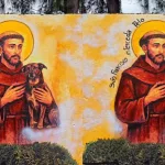 Mural do Cão Orelha, no Cariri. Na obra, Petrova retratou Orelha nos braços de São Francisco de Assis, considerado pela comunidade católica como protetor dos animais.