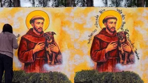 Mural do Cão Orelha, no Cariri. Na obra, Petrova retratou Orelha nos braços de São Francisco de Assis, considerado pela comunidade católica como protetor dos animais.