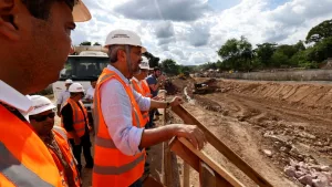 Com 2,20 km de extensão, o canal está recebendo diversos serviços como obras de drenagem auxiliares | Foto: Isabella Campos - Ascom Casa Civil