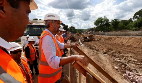 Com 2,20 km de extensão, o canal está recebendo diversos serviços como obras de drenagem auxiliares | Foto: Isabella Campos - Ascom Casa Civil