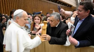 Guimarães publicou uma foto do momento da entrega.