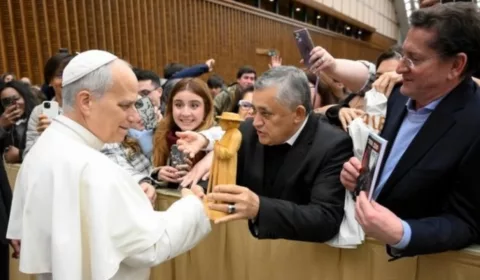 Guimarães publicou uma foto do momento da entrega.
