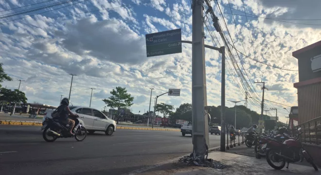 poste caindo em juazeiro do norte