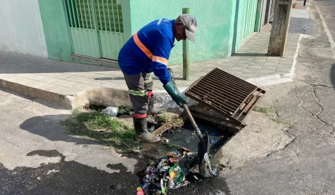 Ações de desobstrução de esgotos acontecem em Juazeiro do Norte como prevenção da quadra invernosa.