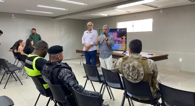 Secretario de Segurança Pública do Crato durante coletiva de imprensa.